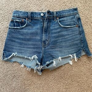 CURVE LOVE ABERCROMBIE MOM JEAN SHORTS